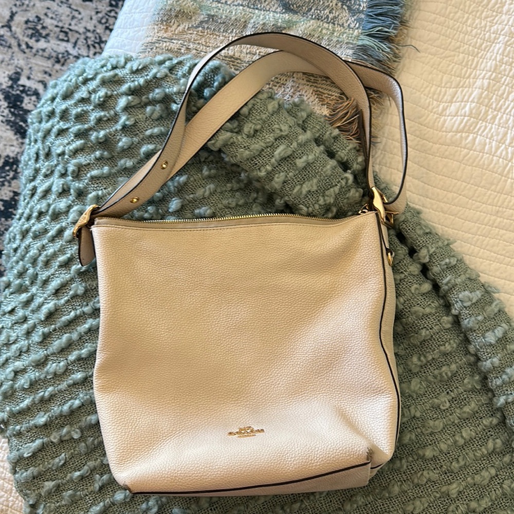 Used Coach Shoulder bag. Natural Leather White